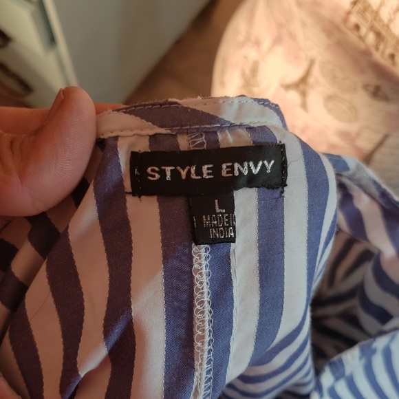 Puff sleeve blouse size Large - Picture 4 of 4